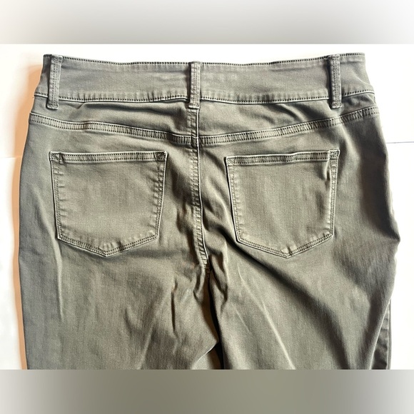 M Jeans by Maurices Dusty Olive Green High Rise Women's Jeans Large Short - Picture 13 of 16